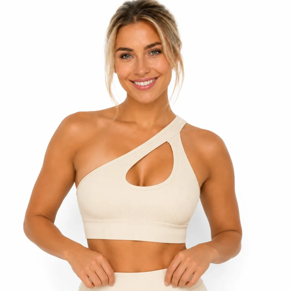 Asymetryczny crop top z ozdobnym wycięciem