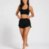 Krótkie spodenki sportowe z warstwową nakładką — Ujęcie 11